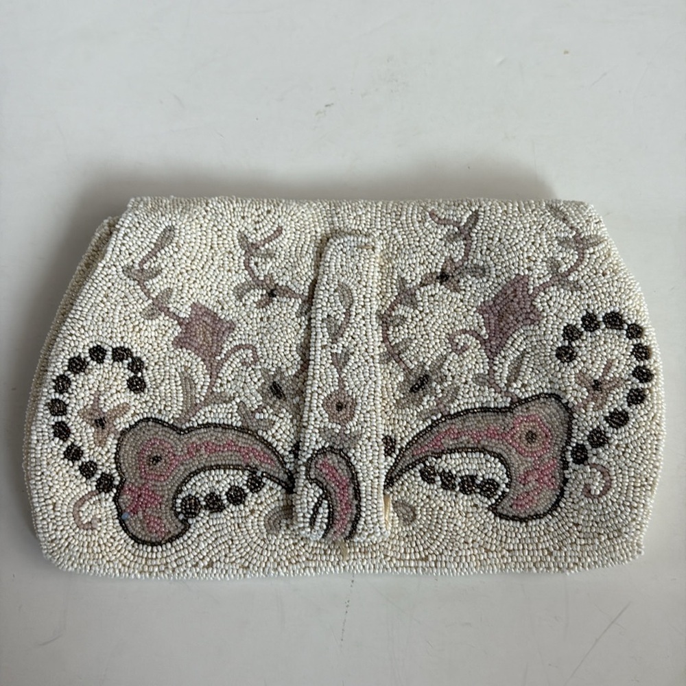 Antique 1920s Made in France cream beaded clutch silk interior. Cream brown pink - Picture 10 of 16